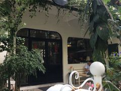 -彳亍咖啡·这里(水湾路店)