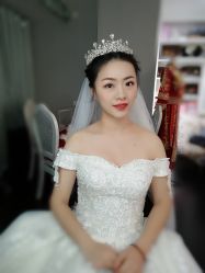 -雪莉美妆婚纱馆