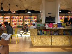 -新华里咖啡书吧(新华书店小寨店)