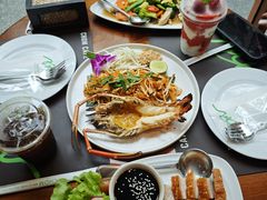 -Chom Cafe and Restaurant