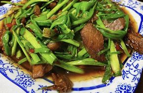 Stir-Fried Lamb with Garlic