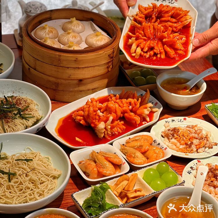 暑假来上海必打卡的蟹黄面