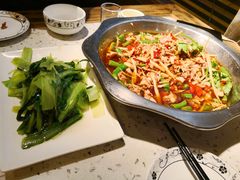 -兔行天下-鸿鹤鲜锅兔(中海国际店)