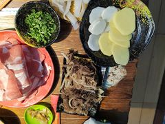 -洞庭洲·防空洞火锅·烧烤·铜锅涮肉(新百广场店)