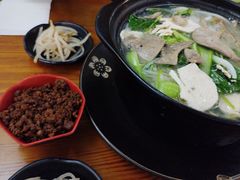 -丽虹云南过桥米线(兴工街店)