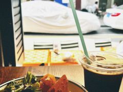 -CowCow其其·牛杂咖啡公司(六运店)