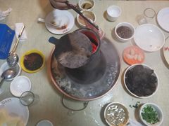 -洞庭洲·防空洞火锅·烧烤·铜锅涮肉(新百广场店)