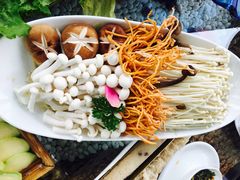 -慢丽江·云南野生菌土鸡锅(西山店)