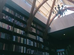 -钟书阁(松江泰晤士小镇店)