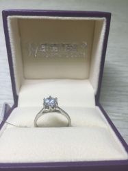 -威德钻石-克拉钻大本营(南京东路店)