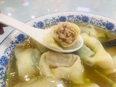 -滋滋香馄饨(听海路店)