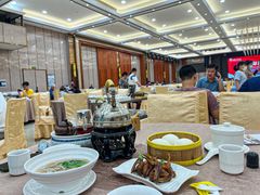 招牌烧乳鸽-聚彩居三和酒楼•老字号粤菜(南城店)