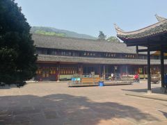 -峨眉山报国寺