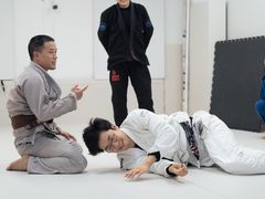 -菠萝格斗巴西柔术训练馆