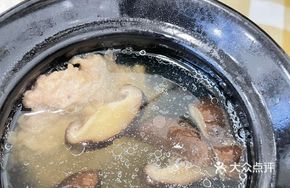 Meat Patty Clay Pot Soup
