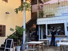 -花苑里咖啡(威远店)