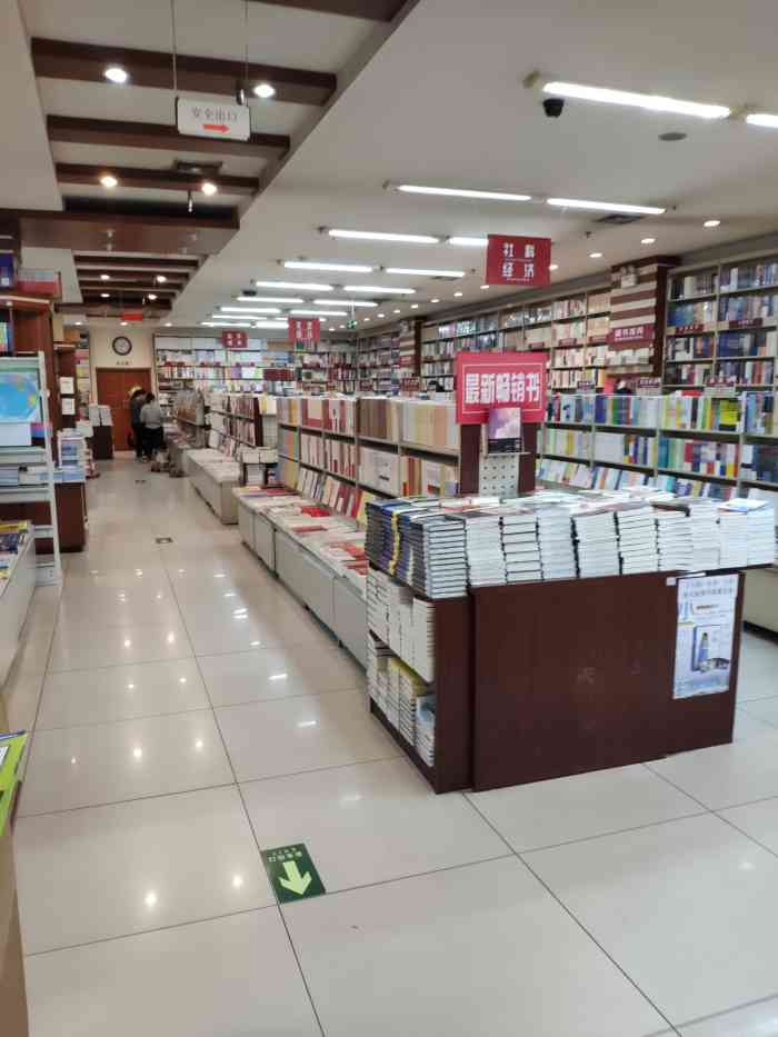 新华书店(翠微店)-"翠微大厦新华书店地处公主坟商圈的翠微大厦.