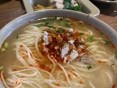 -亮亮面馆(经六路店)