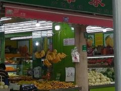 门面-明辉果业(章家巷小区延长西路526弄店)