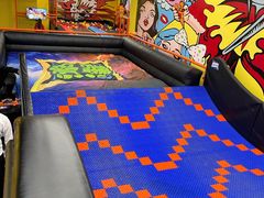 -爱蹦iBOON蹦床运动馆(江汉店)