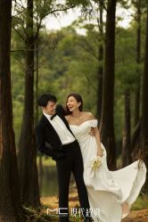 -现代经典婚纱摄影