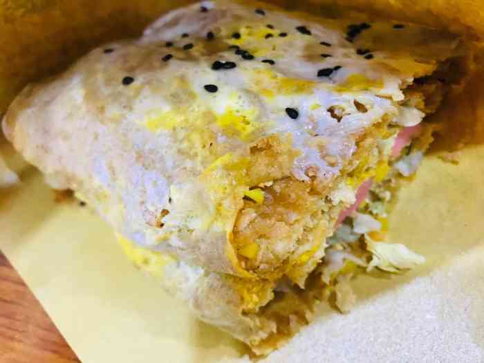 煎饼大王(工农路店)-"还得排队,有蔬菜的,紫米的,小米的.闻着.