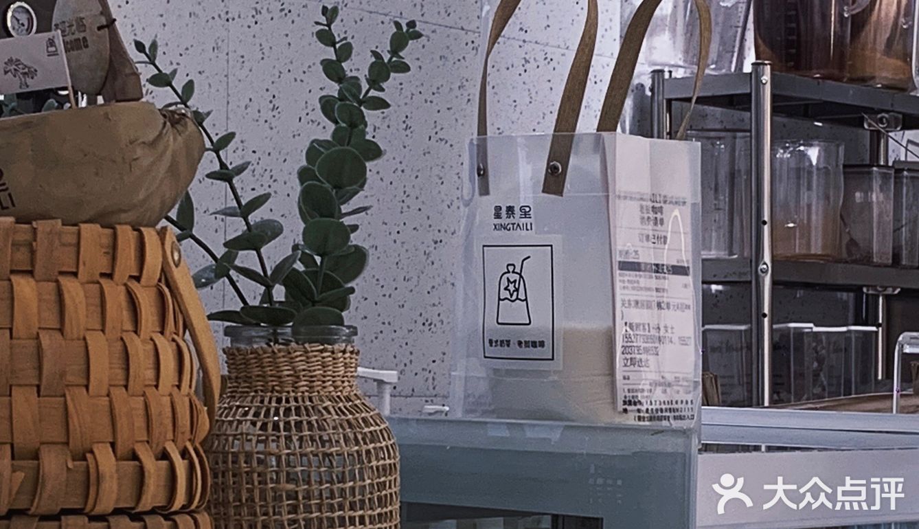 打卡纯白希腊风泰式奶咖，假装在海边度假！