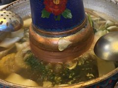 -毛辣果·贵州红酸汤牛肉火锅(西单店)
