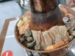 -一口猪海鲜浑锅·东北家常菜