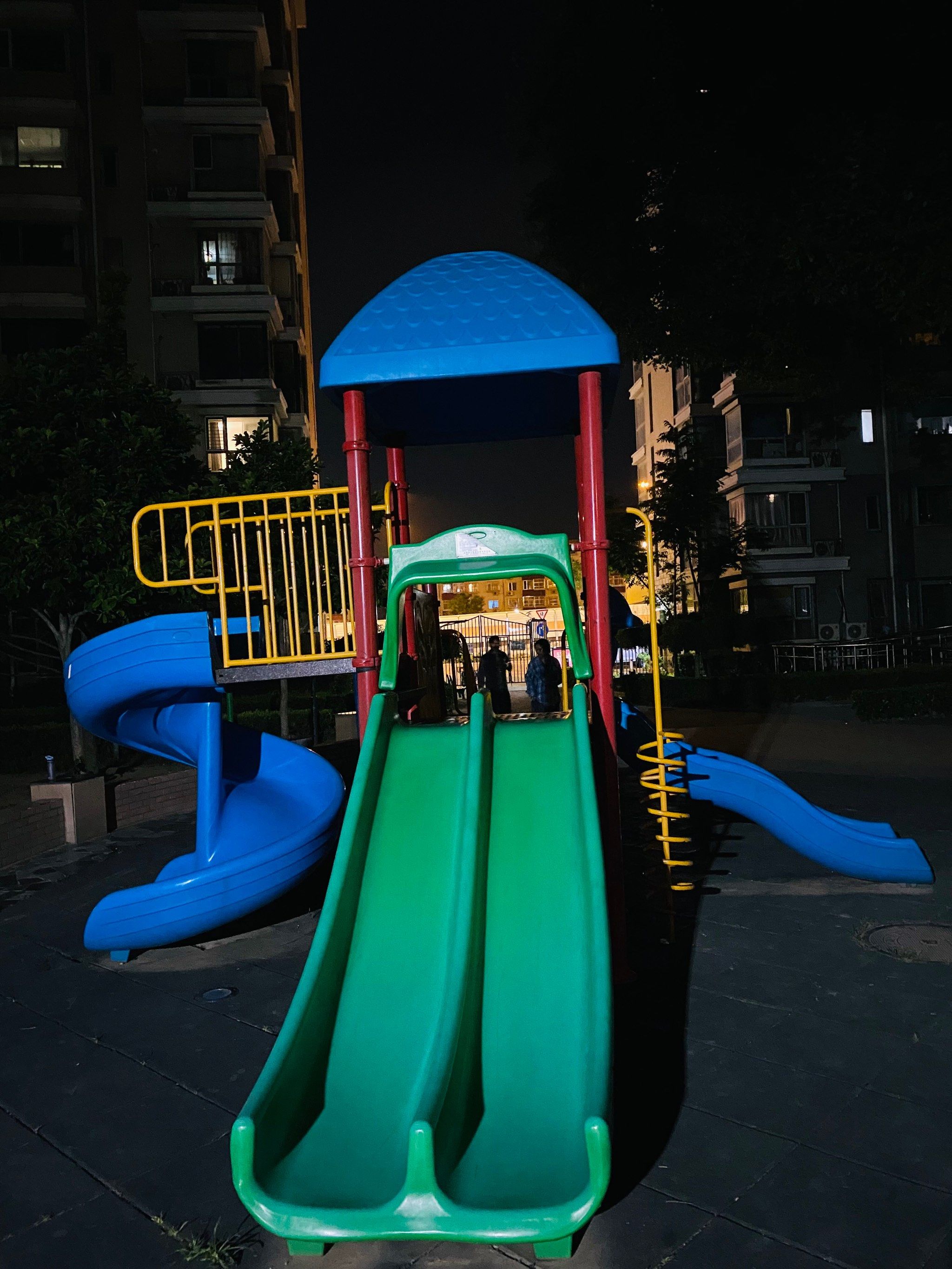 下楼滑滑梯呀～07