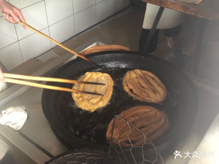 马市街食它汤八股油条图片 - 第14张
