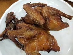 红烧乳鸽-煲煲掂风味煲仔饭餐厅(西区店)