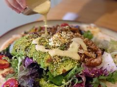 照烧鸡肉配牛油果拉法沙拉-HELLO 27 意面·沙拉·帕尼尼