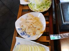 -亿诣蝎府炸酱面羊蝎子火锅(酷车小镇店)
