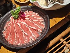 -老牌坊云南鱼豆花火锅(爱建店)