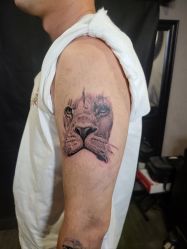 -鳌首刺青纹身 穿孔饰品店