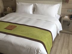 -西安大雁塔科技大学地铁站亚朵酒店