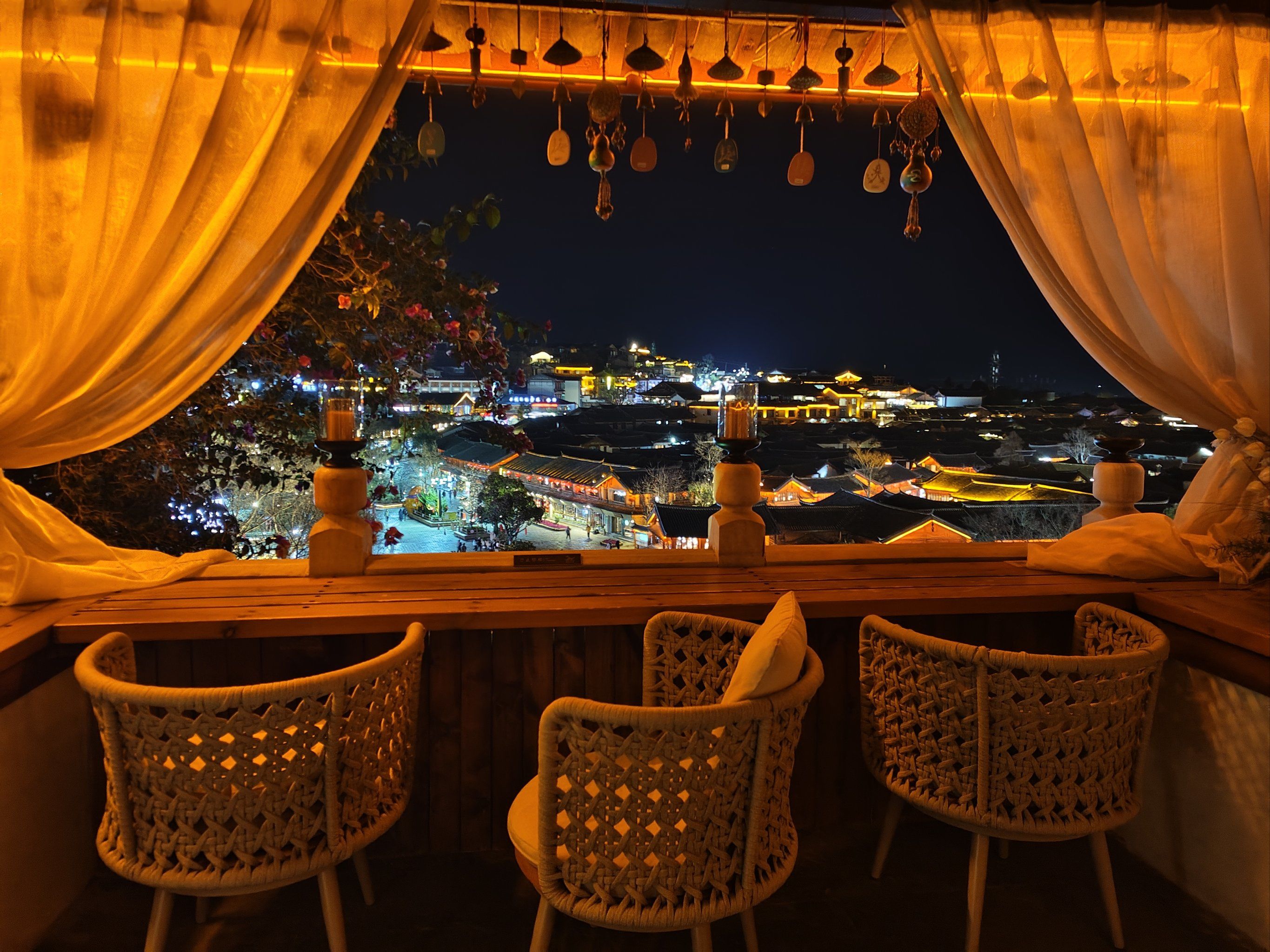 古色古香的庭院夜色