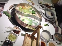 -洪氏嗨捞·广东猪肚鸡·椰子鸡火锅(西咸万象城店)