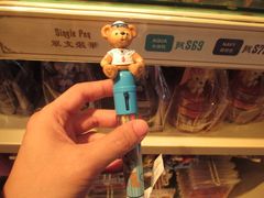 -小镇影院迪士尼小熊Duffy与他的朋友合影地