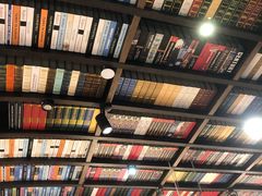 -钟书阁(松江泰晤士小镇店)