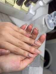 -小黑瓶美甲美睫