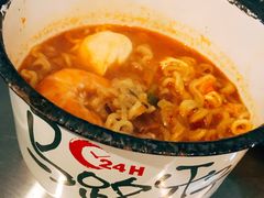 辛拉面-马路牙子烧烤音乐酒馆(望京店)