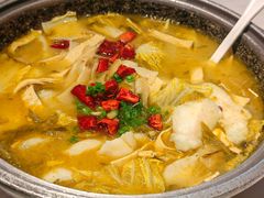 酸菜巴沙鱼小聚锅-渝是乎酸菜鱼·川渝小炒(新世界百货望京店)