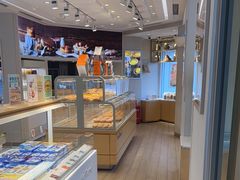 面包甜点陈列柜-好利来(新宜白店)