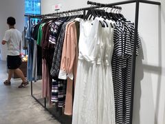 -URBAN REVIVO(上海中庚漫游城店)