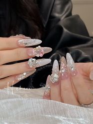 -花岐款式专研健康美甲沙龙