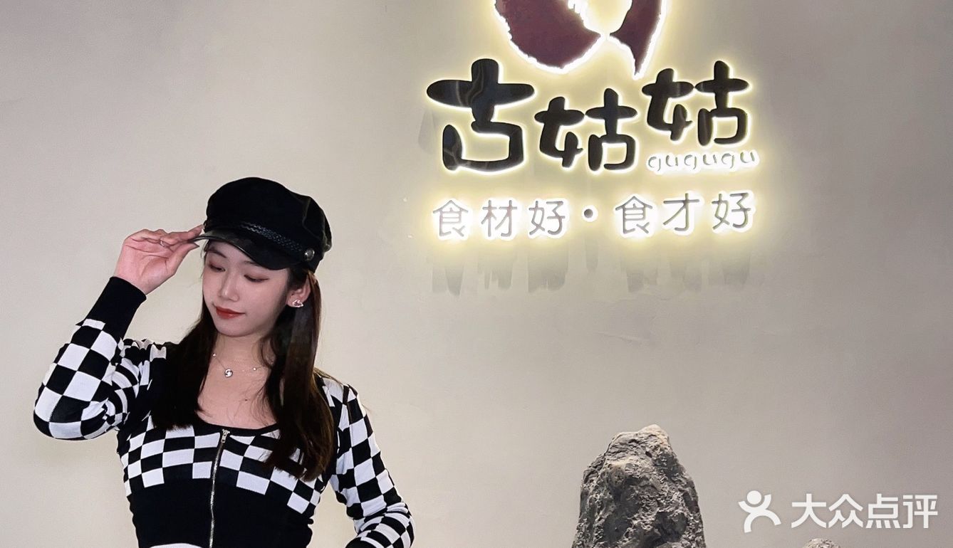 如果是10人来这里可以选择私人定制·晚宴，菜品丰富美味