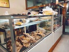 面包甜点陈列柜-清真·舒迩布炕锅王·高原美食文化(青海总店)