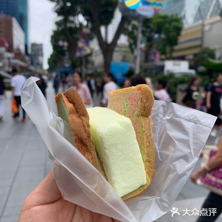 不是很推荐。哈哈哈哈哈哈。但来新加坡肯定要去乌节路